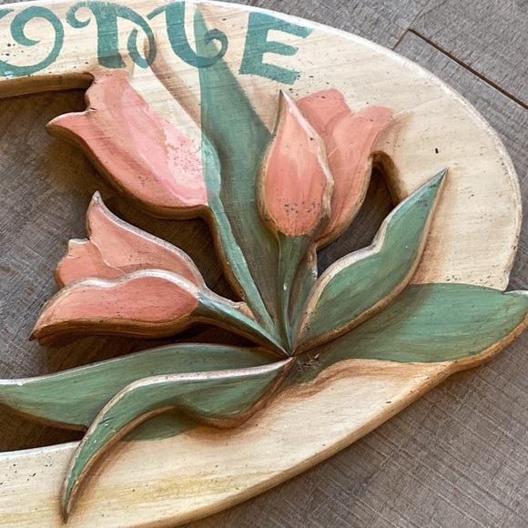 Vintage Handcrafted Wood Tulips Floral Welcome Sign - Picture 2 of 6